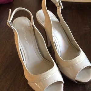 BCBG tan leather heels size 8.5 NWOT